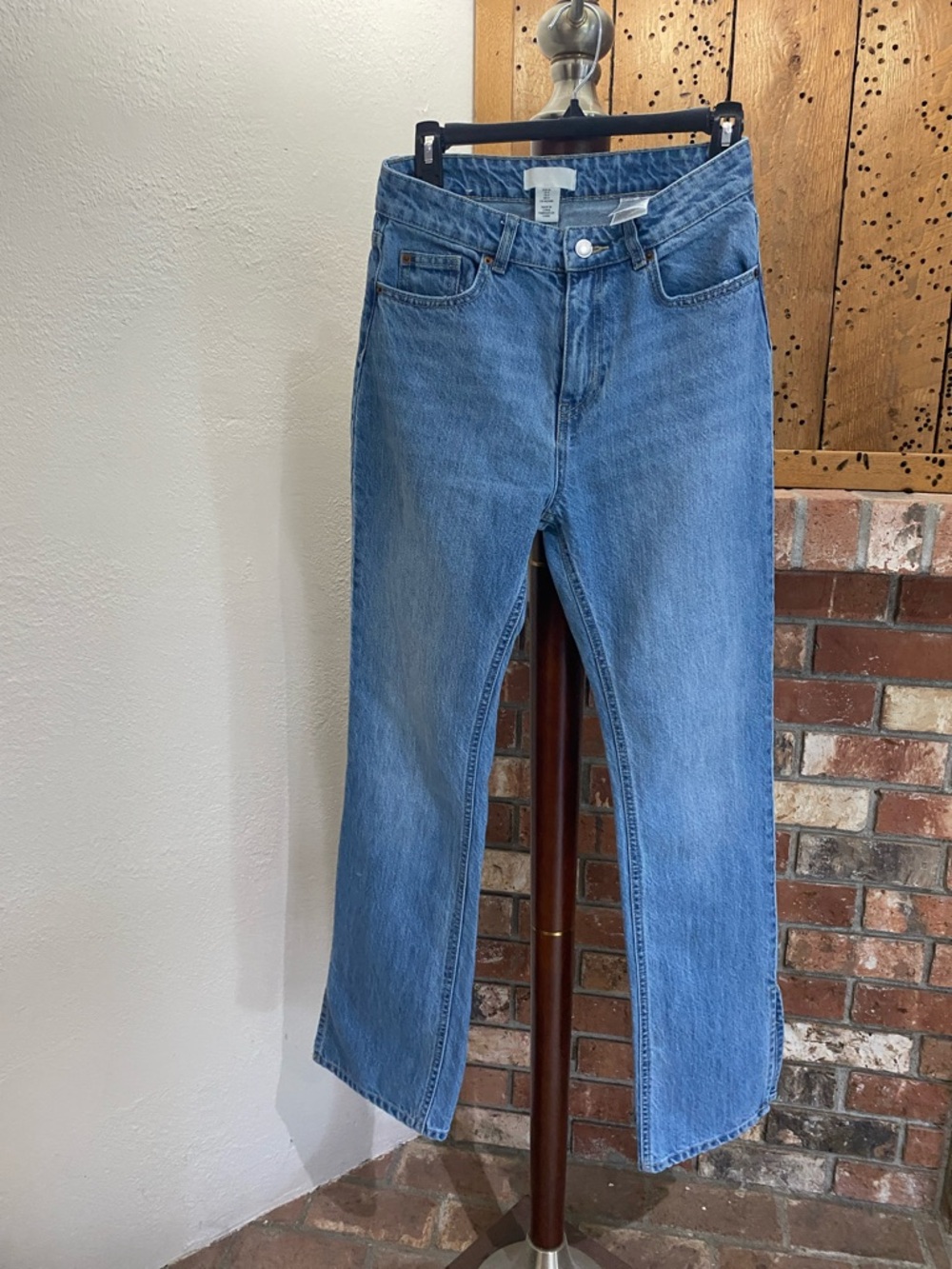 H&M Women’s Straight Leg Jeans high split in Medium Blue